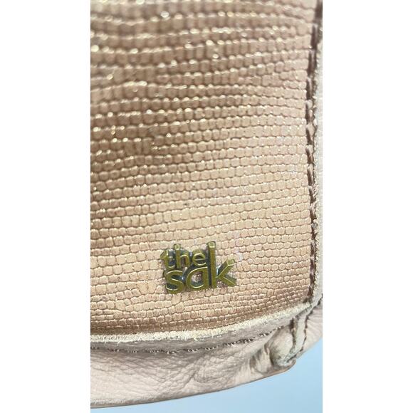 The Sak Iris Leather Crossbody Bag in beige - Picture 5 of 7